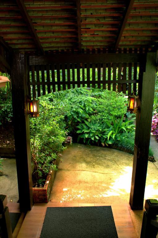 Club One Seven Gaymen Chiang Mai Hotel Exterior foto