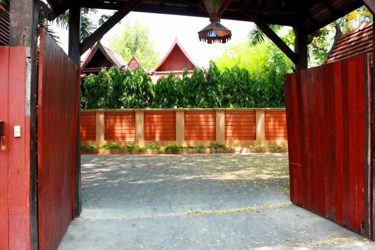 Club One Seven Gaymen Chiang Mai Hotel Exterior foto